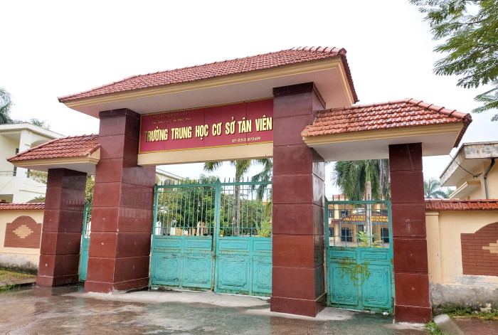 Trường Trung học cơ sở Tân Viên cũng triển khai thu nhiều khoản gây bức xúc cho phụ huynh (Ảnh: Lã Tiến) Trường Trung học cơ sở Tân Viên cũng triển khai thu nhiều khoản gây bức xúc cho phụ huynh (Ảnh: Lã Tiến)