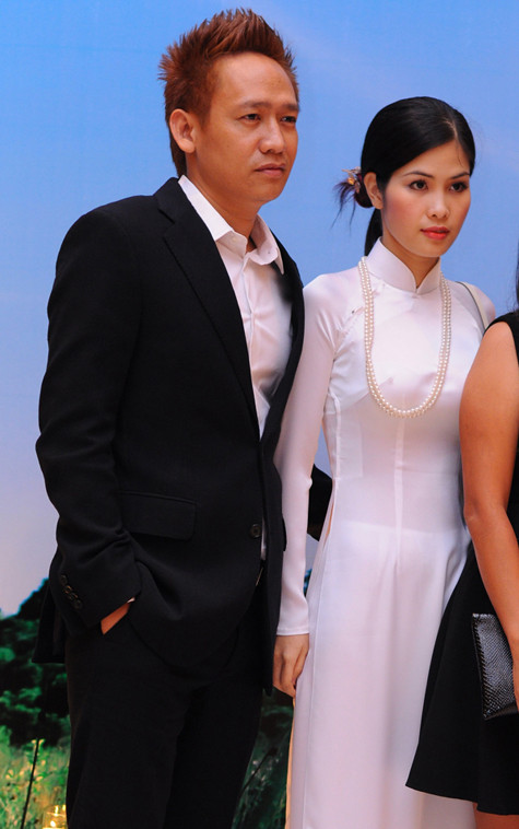 Duy Mạnh đưa người vợ xinh đẹp đi tiệc và giao lưu với các đồng nghiệp. Duy Mạnh đưa người vợ xinh đẹp đi tiệc và giao lưu với các đồng nghiệp.