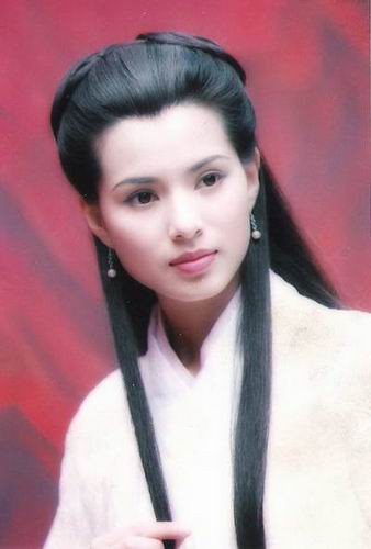 Tiểu Long nữ do Lý Nhược Đồng đóng trong phim “Thần điêu đại hiệp” 1995. Đã có rất nhiều những Tiểu Long nữ qua các bản phim khác nhau, thế nhưng trong lòng nhiều người hâm mộ truyện kiếm hiệp Kim Dung thì nàng Tiểu Long Nữ duy nhất với họ chính là Lý Nhược Đồng.