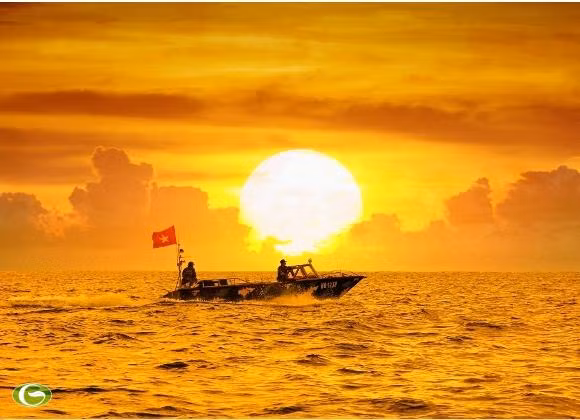 Tuần tra giữ yên biển đảo (Ảnh: Hoàng Chí Hùng)