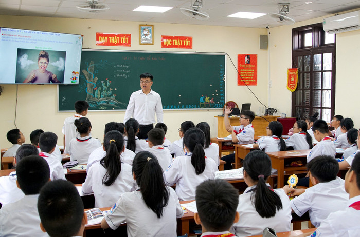 Giáo viên dạy thêm thế nào để tránh tình trạng ép buộc học sinh (Ảnh minh hoạ: Lã Tiến) GDVN_thi-gvcn-gioi-3.jpg
