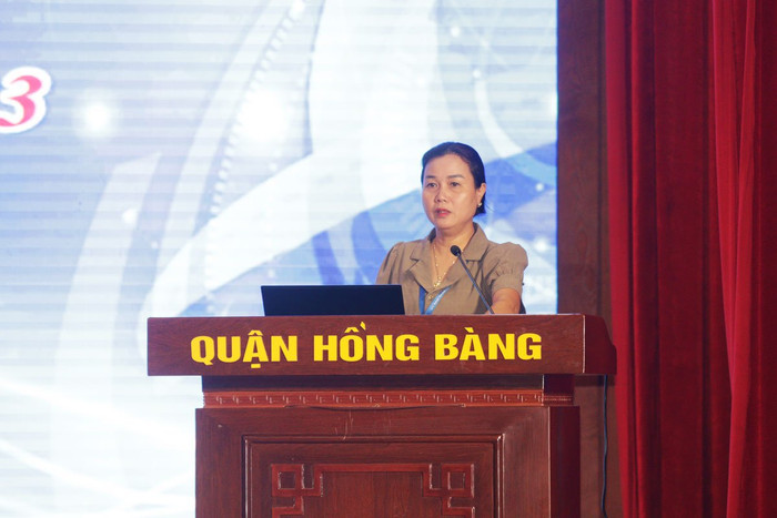 Bà Lê Thị Vân - Phó chủ tịch Thường trực Uỷ ban nhân dân quận Hồng Bàng phát biểu tại hội thảo (Ảnh: HT) Bà Lê Thị Vân - Phó chủ tịch Thường trực Uỷ ban nhân dân quận Hồng Bàng phát biểu tại hội thảo (Ảnh: HT)