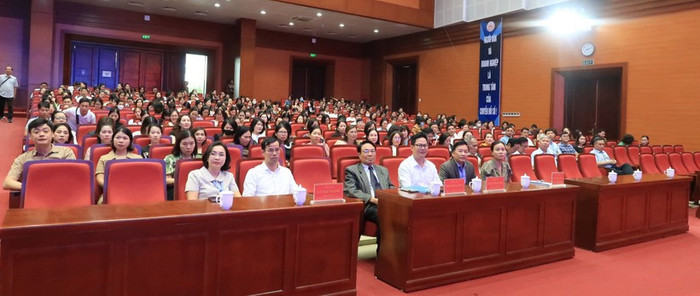 Đông đảo cán bộ, giáo viên quận Hồng Bàng dự hội thảo (Ảnh: HT) Đông đảo cán bộ, giáo viên quận Hồng Bàng dự hội thảo (Ảnh: HT)