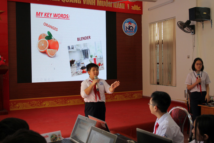 Áp dụng phương pháp giảng dạy mới, các em học sinh tự tin giao tiếp bằng tiếng Anh (Ảnh: Lã Tiến) Áp dụng phương pháp giảng dạy mới, các em học sinh tự tin giao tiếp bằng tiếng Anh (Ảnh: Lã Tiến)