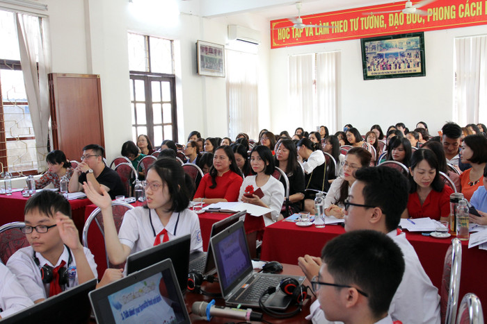 Trường Trung học cơ sở Ngô Quyền là trường đi đầu trong việc ứng dụng công nghệ 4.0 vào giảng dạy tiếng Anh (Ảnh: Lã Tiến) Trường Trung học cơ sở Ngô Quyền là trường đi đầu trong việc ứng dụng công nghệ 4.0 vào giảng dạy tiếng Anh (Ảnh: Lã Tiến)