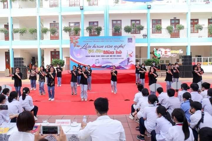 Sự kiện "Vũ điệu mùa hè" mở đầu cho chuỗi các hoạt động hè của Trường Trung học cơ sở Trần Phú (Ảnh: MT) Sự kiện "Vũ điệu mùa hè" mở đầu cho chuỗi các hoạt động hè của Trường Trung học cơ sở Trần Phú (Ảnh: MT)