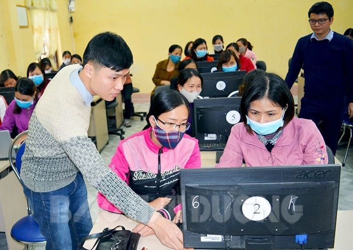 Giáo viên tại Hải Dương được hướng dẫn dạy học trực tuyến (Ảnh: Báo Hải Dương) Giáo viên tại Hải Dương được hướng dẫn dạy học trực tuyến (Ảnh: Báo Hải Dương)
