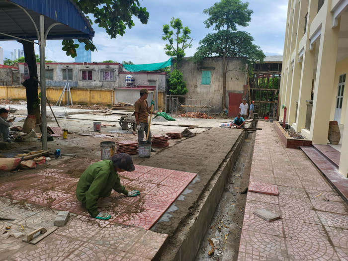Đơn vị thi công đang hoàn thiện các hạng mục cải tạo, sửa chữa tại Trường Trung học cơ sở Ngô Gia Tự (Ảnh: Lã Tiến) Đơn vị thi công đang hoàn thiện các hạng mục cải tạo, sửa chữa tại Trường Trung học cơ sở Ngô Gia Tự (Ảnh: Lã Tiến)