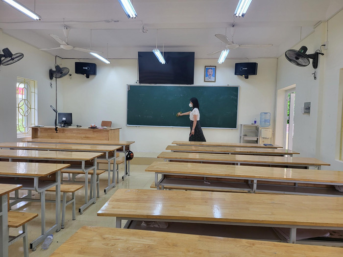 Các lớp học tại Trường Trung học cơ sở Trần Văn Ơn được đầu tư nhiều trang thiết bị mới, đồng bộ (Ảnh: Lã Tiến) Các lớp học tại Trường Trung học cơ sở Trần Văn Ơn được đầu tư nhiều trang thiết bị mới, đồng bộ (Ảnh: Lã Tiến)