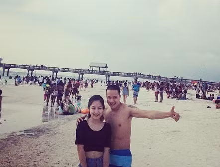 Cao Thái Sơn và Hương Tràm tại bãi biển ClearWater Beach