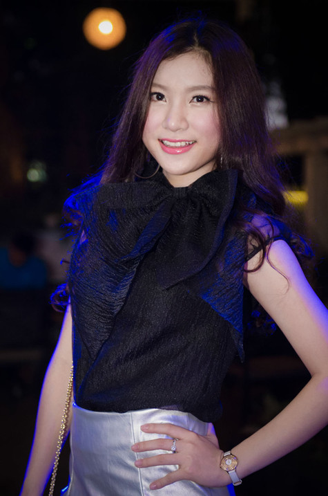 Hạnh Sino là gương mặt mới của công ty Tuấn Hưng Hạnh Sino là gương mặt mới của công ty Tuấn Hưng