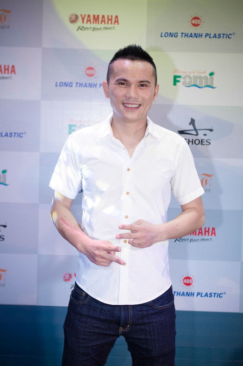 Nhạc sĩ Anh Tú, người đã viết cho Tuấn Hưng nhiều ca khúc hit cũng đến tham dự và chia sẻ Nhạc sĩ Anh Tú, người đã viết cho Tuấn Hưng nhiều ca khúc hit cũng đến tham dự và chia sẻ