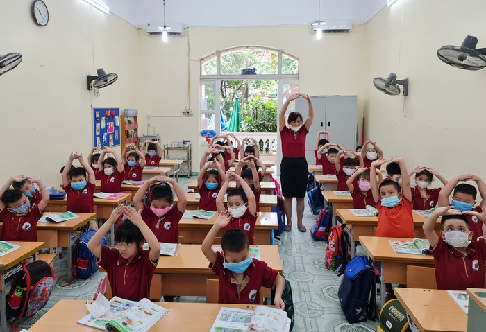 Các em học sinh lớp 1 Trường Tiểu học Nguyễn Tri Phương tiếp cận với phương pháp dạy học mới (Ảnh: Lã Tiến) Các em học sinh lớp 1 Trường Tiểu học Nguyễn Tri Phương tiếp cận với phương pháp dạy học mới (Ảnh: Lã Tiến)