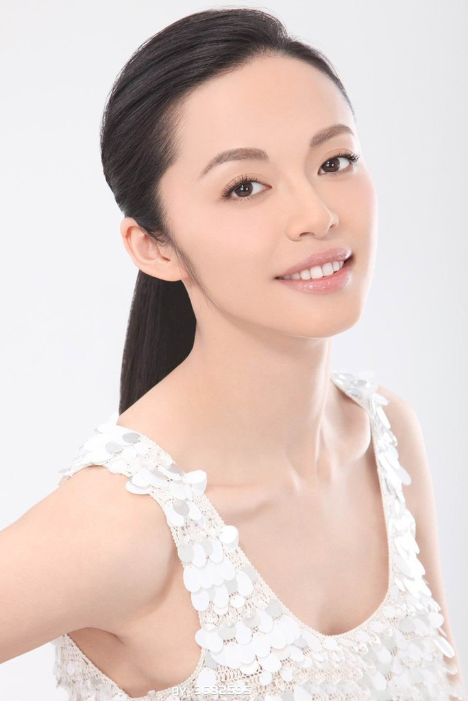 Đám cưới linh đình của người đẹp đã qua một đời chồng với Tào Úc tại New Zealand đồng thời nhận được nhiều lời chúc phúc của bạn bè đồng nghiệp cũng như người hâm mộ. Ngoài ra cô còn nổi bật tại thảm đỏ buổi công chiếu phần hai “Chúa Nhẫn” là “The Hobbit” tại New Zealand. Đám cưới linh đình của người đẹp đã qua một đời chồng với Tào Úc tại New Zealand đồng thời nhận được nhiều lời chúc phúc của bạn bè đồng nghiệp cũng như người hâm mộ. Ngoài ra cô còn nổi bật tại thảm đỏ buổi công chiếu phần hai “Chúa Nhẫn” là “The Hobbit” tại New Zealand.