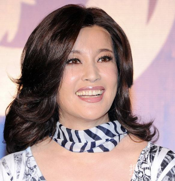 Bên cạnh đó, nhà sản xuất đang có ý định lập hồ sơ với hy vọng ghi tên Hiểu Khánh vào sách kỷ lục Guiness cho kỷ lục diễn không mệt mỏi của bà. Bên cạnh đó, trong bộ phim mới “Anh hùng Tùy Đường”, Lưu Hiểu Khánh còn gây xôn xao làng giải trí khi “cưa sừng làm nghé” vào vai con dâu của nữ diễn viên 51 tuổi Trần Sung, trong khi Hiểu Khánh đã hơn 60. Bên cạnh đó, nhà sản xuất đang có ý định lập hồ sơ với hy vọng ghi tên Hiểu Khánh vào sách kỷ lục Guiness cho kỷ lục diễn không mệt mỏi của bà. Bên cạnh đó, trong bộ phim mới “Anh hùng Tùy Đường”, Lưu Hiểu Khánh còn gây xôn xao làng giải trí khi “cưa sừng làm nghé” vào vai con dâu của nữ diễn viên 51 tuổi Trần Sung, trong khi Hiểu Khánh đã hơn 60.