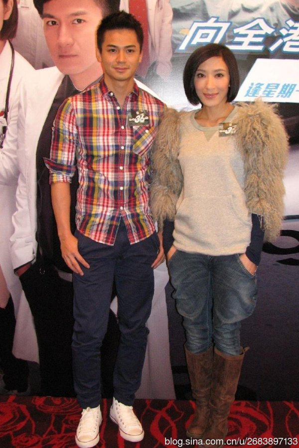 Dương Di – La Trọng Khiêm. Chuyện tình của cặp đôi này được cho là có nhiều tình tiết vô cùng kịch tính và ngẫu nhiên. Tháng 9/2012, phóng viên bắt gặp Trọng Khiêm dùng xe đón Dương Di nhưng họ lại phát hiện hai người đang làm chuyện nhạy cảm trên xe.