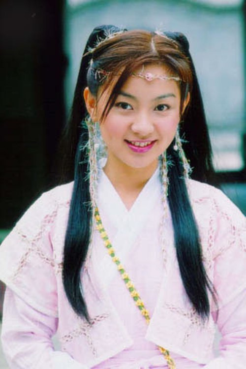 Tiểu Chiêu của Trần Tú Lệ trong Ỷ Thiên Đồ Long Ký do Á Hoàn sản xuất năm 2002.