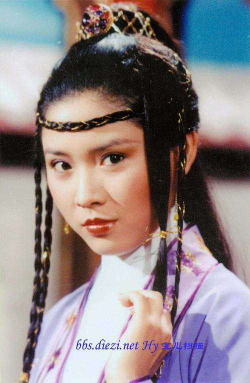 Mỹ nhân A Tử qua sự thể hiện của nữ diễn viên Trần Phúc sinh trong Thiên Long Bát Bộ năm 1982. Mỹ nhân A Tử qua sự thể hiện của nữ diễn viên Trần Phúc sinh trong Thiên Long Bát Bộ năm 1982.