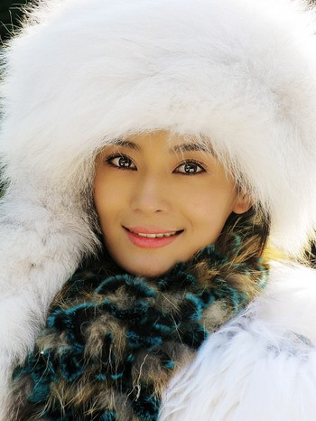 Ân Tố Tố - Vương Viên Khả trong Tân Ỷ Thiên Đồ Long Ký do Hoa Nghị sản xuất năm 2009. Ân Tố Tố - Vương Viên Khả trong Tân Ỷ Thiên Đồ Long Ký do Hoa Nghị sản xuất năm 2009.