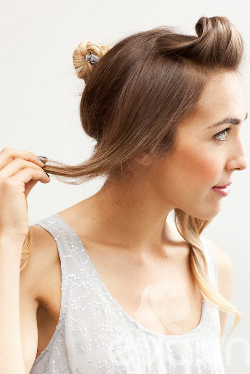 Bạn có thể thêm gôm tạo kiểu để lọn tóc nhanh thành nếp. Xem thêm: Những kiểu tóc xinh cực ấn tượng cho hè này.