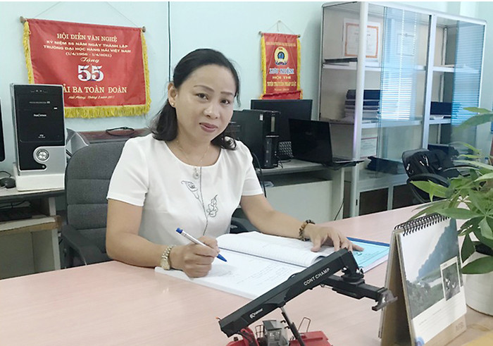 Tiến sĩ Nguyễn Lan Hương, Trưởng bộ môn Máy xếp dỡ, Viện Cơ khí, Trường đại học Hàng Hải Việt Nam (Ảnh: Lã Tiến) Tiến sĩ Nguyễn Lan Hương, Trưởng bộ môn Máy xếp dỡ, Viện Cơ khí, Trường đại học Hàng Hải Việt Nam (Ảnh: Lã Tiến)
