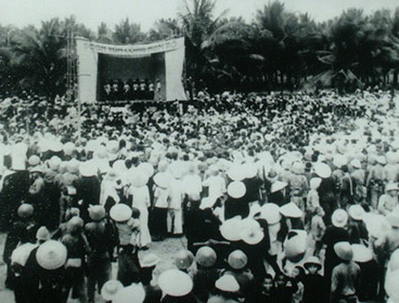 Vào ngày 2-9-1945, theo đúng kế hoạch, toàn bộ diễn biến buổi lễ khai sinh ra nước Việt Nam Dân chủ Cộng hòa sẽ được truyền thanh trực tiếp vào Nam Bộ. Do lý do kỹ thuật, kế hoạch này không thể thực hiện được. Dù không được tận mắt nhìn Bác Hồ đọc Tuyên ngôn độc lập, người dân Nam bộ vẫn thực hiện vẹn nguyên lời thề của Bản tuyên ngôn độc lập. Vào ngày 2-9-1945, theo đúng kế hoạch, toàn bộ diễn biến buổi lễ khai sinh ra nước Việt Nam Dân chủ Cộng hòa sẽ được truyền thanh trực tiếp vào Nam Bộ. Do lý do kỹ thuật, kế hoạch này không thể thực hiện được. Dù không được tận mắt nhìn Bác Hồ đọc Tuyên ngôn độc lập, người dân Nam bộ vẫn thực hiện vẹn nguyên lời thề của Bản tuyên ngôn độc lập.