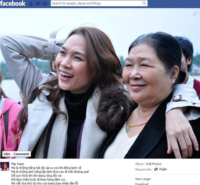 Nữ ca sĩ Mỹ Tâm rạng ngời bên bậc sinh thành. Cám ơn người mẹ đã sinh cho làng nhạc Việt một Họa my tóc nâu luôn hướng về cộng đồng bằng cả trái tim và bằng tài năng ca hát. Nữ ca sĩ Mỹ Tâm rạng ngời bên bậc sinh thành. Cám ơn người mẹ đã sinh cho làng nhạc Việt một Họa my tóc nâu luôn hướng về cộng đồng bằng cả trái tim và bằng tài năng ca hát.