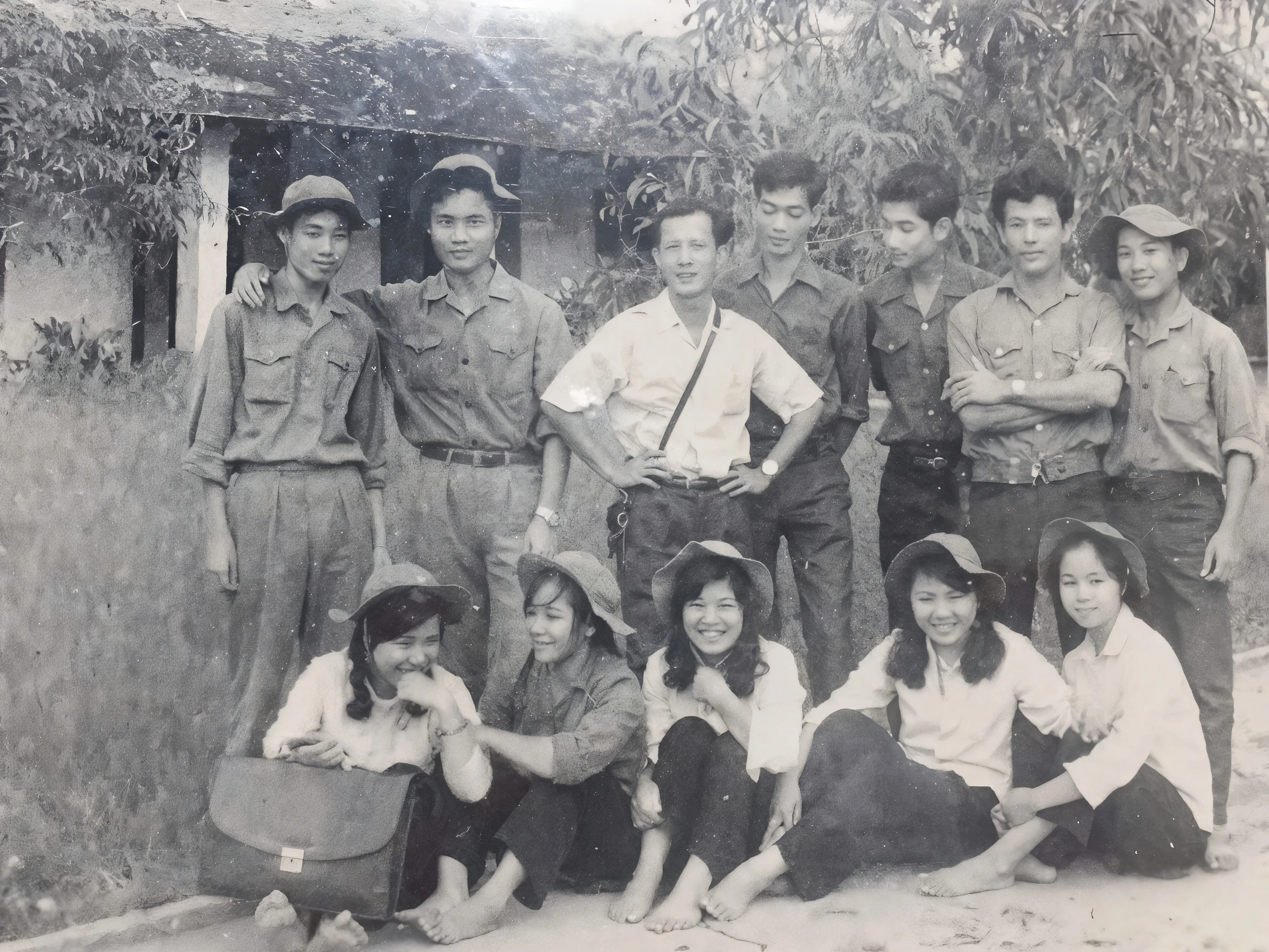 "Chú Ba quê lụa" và những ký ức không phai của một nhà giáo đi B