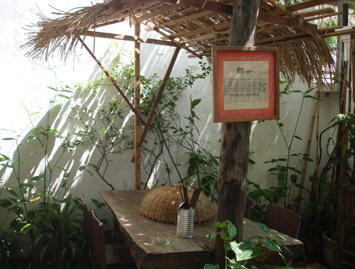 Nhà Jolie-Pitt ăn thịt kho, rau luộc ở quán Cục Gạch ảnh 7 Một góc nhà quê mộc mạc