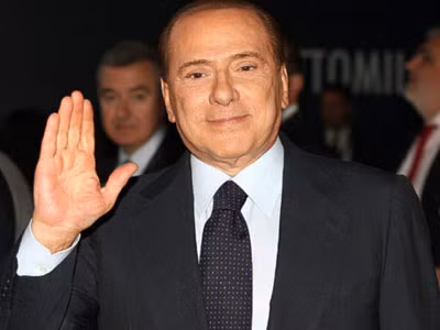 Bị kết án 4 năm tù, Berlusconi may mắn chỉ phải ngồi 12 tháng