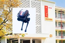Độc giả phản ánh robot nhập về, ĐH Bách khoa Hà Nội dán logo chồng lên logo nhà sản xuất