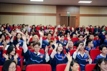 Mỹ tạm dừng cấp visa, CSGDĐH dạy chương trình liên kết lên phương án ứng phó