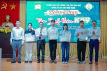 Từ cậu bé chăn dê, Nguyễn Hồ Văn Mạnh trở thành thủ khoa đầu vào Trường ĐH Nông Lâm - Đại học Huế