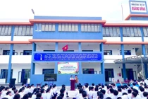 Hưởng ứng xã hội hóa, đầu tư 40 tỷ, tuyển được 20 HS vào 10, nhà đầu tư "khóc ròng"