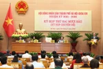 Chủ tịch Hội đồng nhân dân thành phố Nguyễn Ngọc Tuấn đề nghị các vị đại biểu Hội đồng nhân dân thành phố tập trung nghiên cứu, tham gia thảo luận, đóng góp nhiều ý kiến và quyết nghị các nội dung để các Nghị quyết sớm được triển khai, đi vào cuộc sống. Ảnh: hanoi.gov.vn.