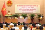 Chủ tịch Hội đồng nhân dân thành phố Nguyễn Ngọc Tuấn đề nghị các vị đại biểu Hội đồng nhân dân thành phố tập trung nghiên cứu, tham gia thảo luận, đóng góp nhiều ý kiến và quyết nghị các nội dung để các Nghị quyết sớm được triển khai, đi vào cuộc sống. Ảnh: hanoi.gov.vn.