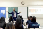 Một giờ học tại trường tư thục. Ảnh: Mộc Trà.
