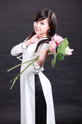 Thu Quỳnh là cô gái vui tính, hay cười, thích shopping, yêu vẻ đẹp thiên nhiên Thu Quỳnh là cô gái vui tính, hay cười, thích shopping, yêu vẻ đẹp thiên nhiên