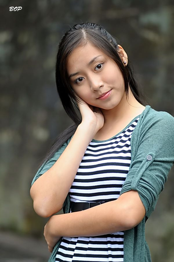 Thu Thảo là người vui vẻ, hòa đồng. Sở thích của cô là nghe nhạc, đọc truyện tranh, lướt web...