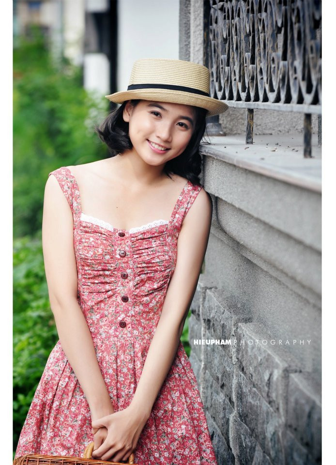 Ái Hân thích: nghe nhạc, lướt web, đọc sách, thích ăn mì gói và không thể sống thiếu mì gói