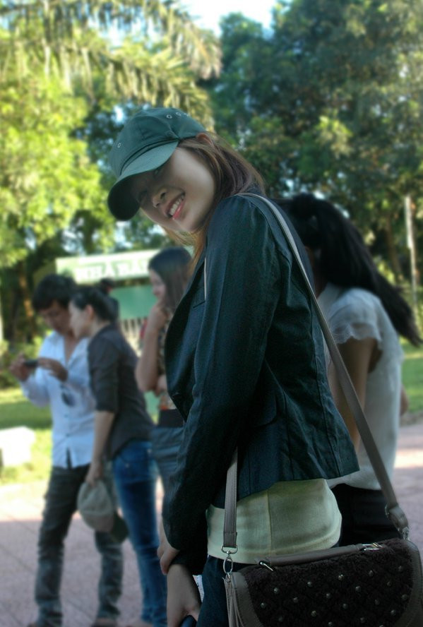 Đối với Phương Thanh quãng đời sinh viên là một cuộc hành trình đi tới tương lai, một quãng đường đầy những kỉ niệm vui buồn là bước chân đầu tiên trên con đường trưởng thành. Có những thứ mất đi không bao giờ trở lại "thời gian, cơ hội và tuổi trẻ" hãy làm những gì mình muốn, đi đến nơi nào mình thích bởi chỉ có một cuộc đời mà thôi Đối với Phương Thanh quãng đời sinh viên là một cuộc hành trình đi tới tương lai, một quãng đường đầy những kỉ niệm vui buồn là bước chân đầu tiên trên con đường trưởng thành. Có những thứ mất đi không bao giờ trở lại "thời gian, cơ hội và tuổi trẻ" hãy làm những gì mình muốn, đi đến nơi nào mình thích bởi chỉ có một cuộc đời mà thôi