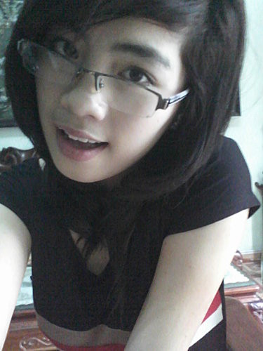 Kim Liên là cô gái hay cười, rất đam mê ca hát, ước mơ: trở thành người nghệ sĩ