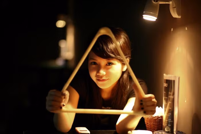 Diệu Hương thích chụp ảnh, nghe nhạc, online với bạn bè, đi du lịch, tham gia các hoạt động xã hội và làm từ thiện