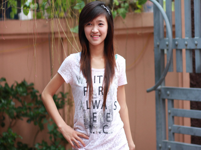 Đỗ Thị Luyện là một cô gái yêu đời, yêu nghệ thuật ca hát. Cô bé ước mơ trở thành một ca sĩ.