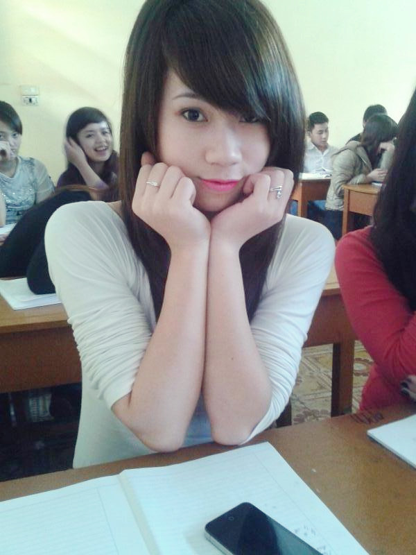 Hường là cô gái vui vẻ và hòa đồng