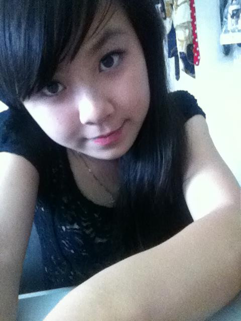 Thu Quỳnh là cô gái vui tính, hay cười, thích shopping, yêu vẻ đẹp thiên nhiên Thu Quỳnh là cô gái vui tính, hay cười, thích shopping, yêu vẻ đẹp thiên nhiên