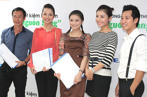 Jennifer Phạm giản dị đi từ thiện ảnh 10 Trong buổi từ thiện sáng nay