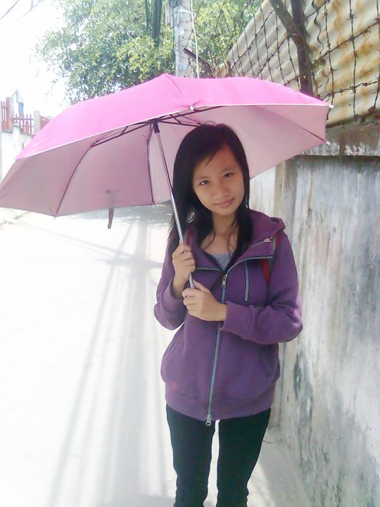 Danh ngôn yêu thích của Hiền: Một chút những viên đá nhỏ có thể tạo thành một ngọn núi lớn. Một chút những bước chân có thể đạt đến ngàn dặm. Một chút lời an ủi có thể làm dịu bớt những đau đớn to tát. Một chút ánh sáng từ những ngọn nến có thể làm cho đêm không còn tối nữa. Một chút ký ức, kỷ niệm có thể hữu ích cho nhiều năm sau. Một chút những giấc mơ có thể dẫn đường cho những công việc vĩ đại. Một chút khát vọng phấn đấu có thể mang đến thành công.