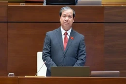 Bộ trưởng Bộ Giáo dục và Đào tạo Nguyễn Kim Sơn trình bày Tờ trình về Chủ trương đầu tư Chương trình Mục tiêu quốc gia hiện đại hóa, nâng cao chất lượng giáo dục và đào tạo giai đoạn 2026-2035. Ảnh: Media Quốc hội.