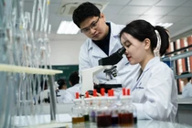 Phó Giáo sư, Tiến sĩ Trương Thanh Tùng - Trưởng nhóm Nghiên cứu tiềm năng “Thiết Kế và tổng hợp thuốc mới” tunglab.com kiêm giảng viên bộ môn Khoa học cơ bản và cơ sở Dược, Trường Đại học Phenikaa. Ảnh: NVCC